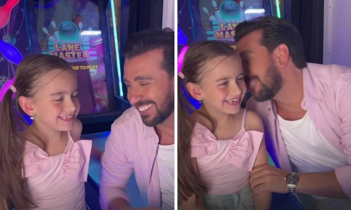 Θάνος Πετρέλης: Τραγουδά με την κόρη του, Ζένια