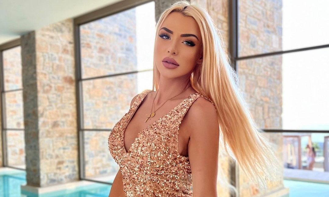 Στέλλα Μιζεράκη: Η σχέση της με τη Μπακοδήμου, η εντυπωσιακή αδερφή της και οι τηλεοπτικές προτάσεις