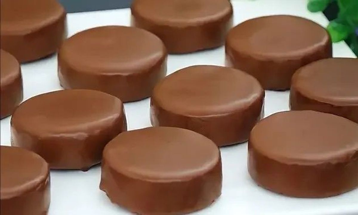 Ατομικά γλυκάκια με μόλις τέσσερα υλικά - Χωρίς ψήσιμο