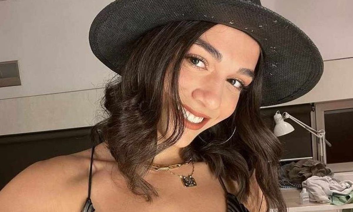 Μελίνα Νικολαΐδη με μαγιό: Η απίθανη ομοιότητα με τη Dua Lipa