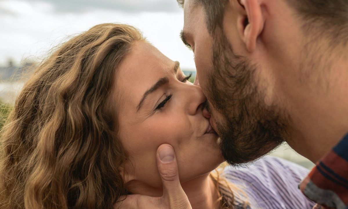 5 ατάκες για να τον κάνεις να σε σκέφτεται συνέχεια