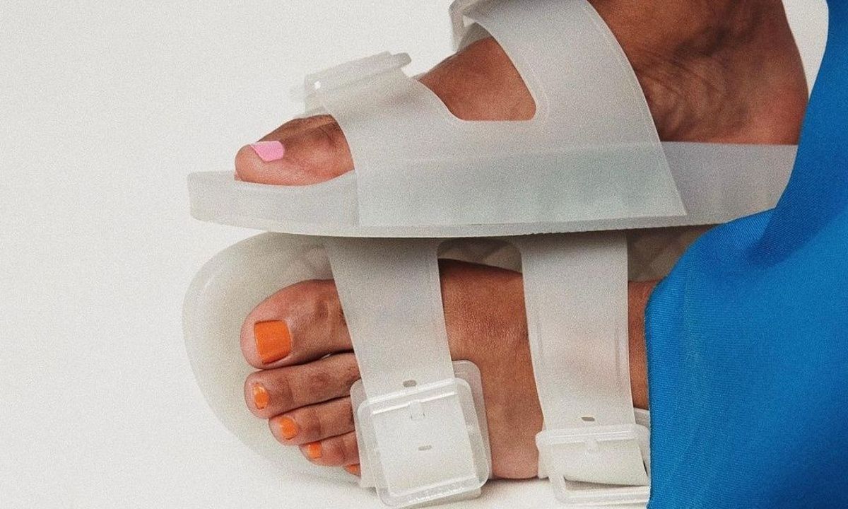 4 σχέδια νυχιών που θα αναδείξουν τα σανδάλια σου