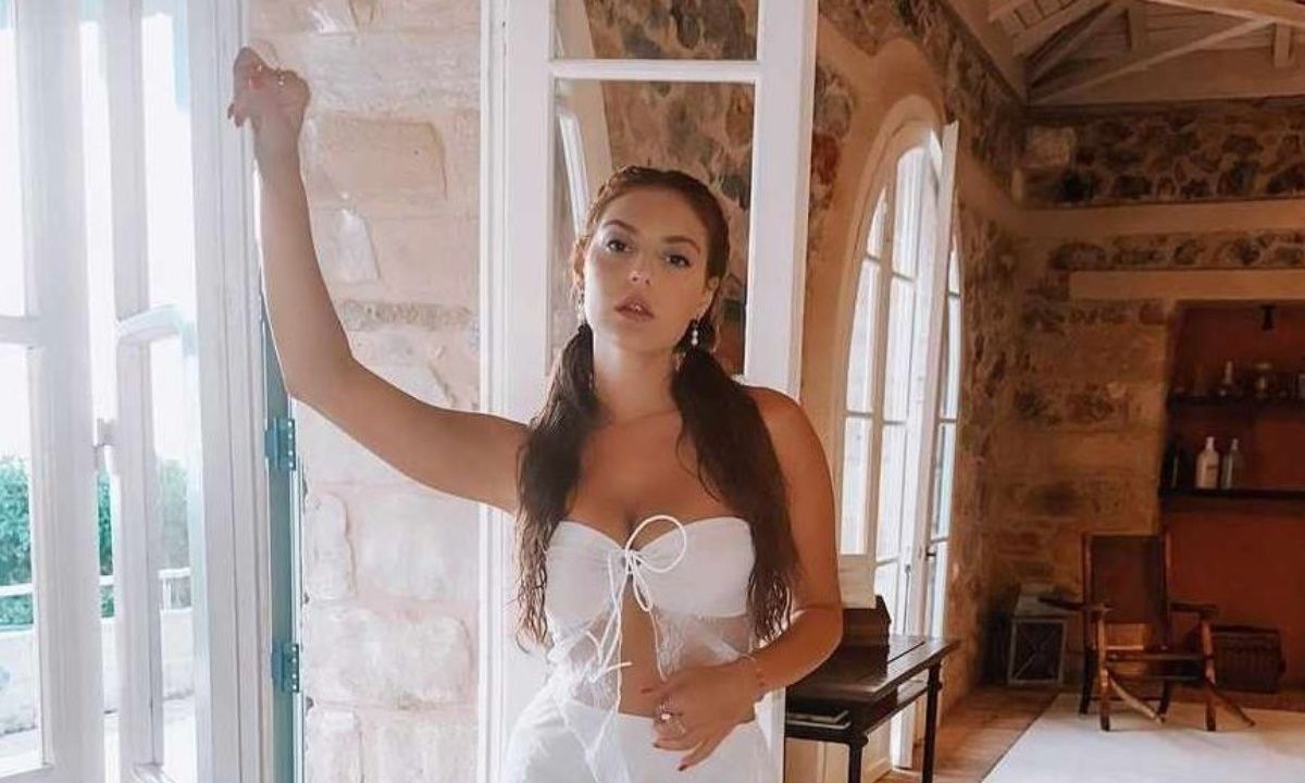 H Βρισηίδα Ανδριώτου έχει ένα αγαπημένο μπικίνι που αναδεικνύει τέλεια & την αλλαγή στα μαλλιά της