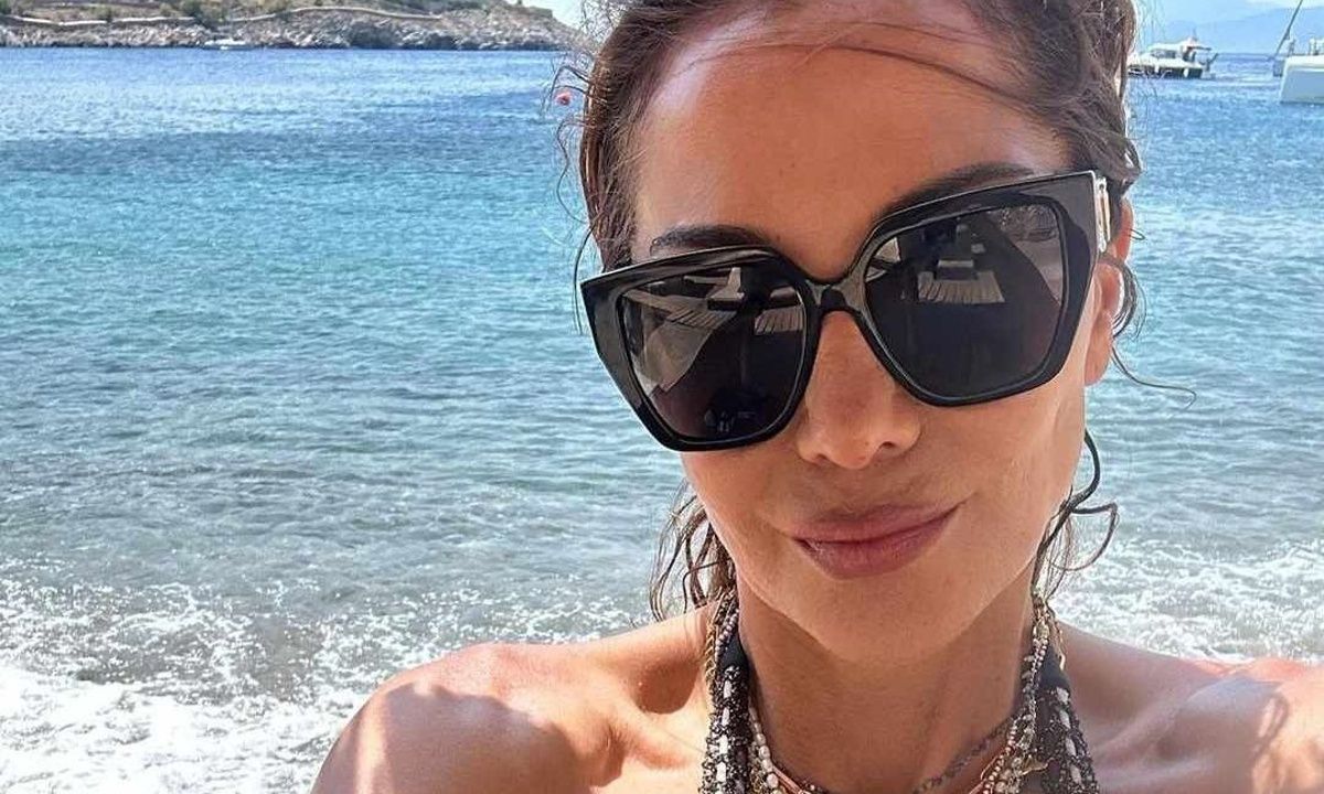 Η Βανδή δέχθηκε αρνητικά σχόλια για τις φωτογραφίες από τις διακοπές της εν μέσω των πυρκαγιών