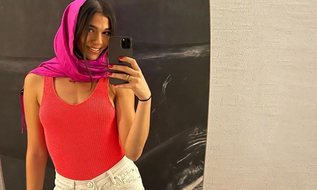 Στη νέα photo της Μελίνας Νικολαΐδη οι fans είδαν την Dua Lipa και ο σύντροφός της την Μαρινέλλα