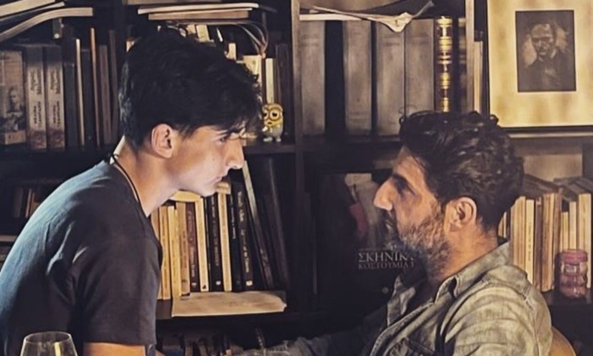 Ο Νίκος Κουρής μας συστήνει τον ολόιδιο γιο του Πέτρο αλλά το κλικ φανέρωσε & το deco σπίτι του