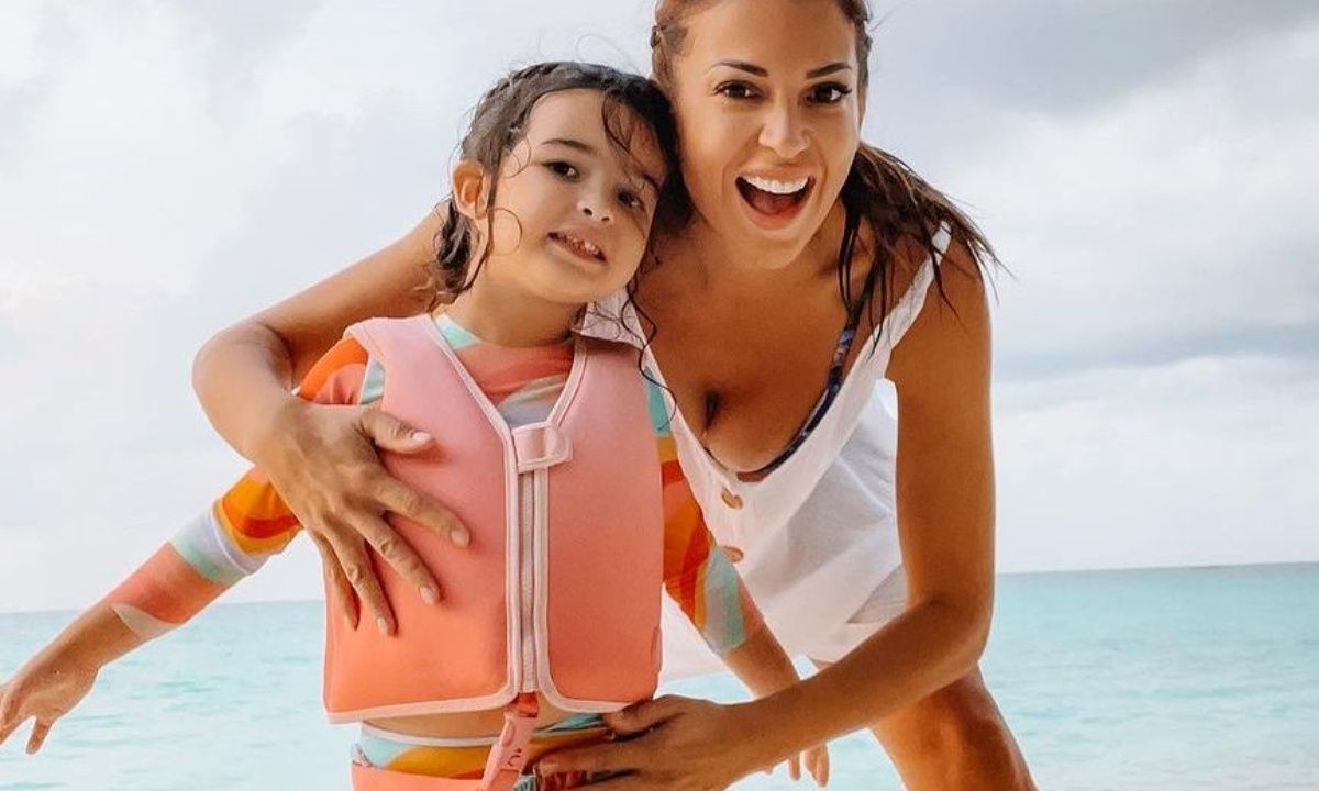 Η Ελένη Χατζίδου στις Mαλδίβες με μπικίνι πιο γυμνασμένη από ποτέ