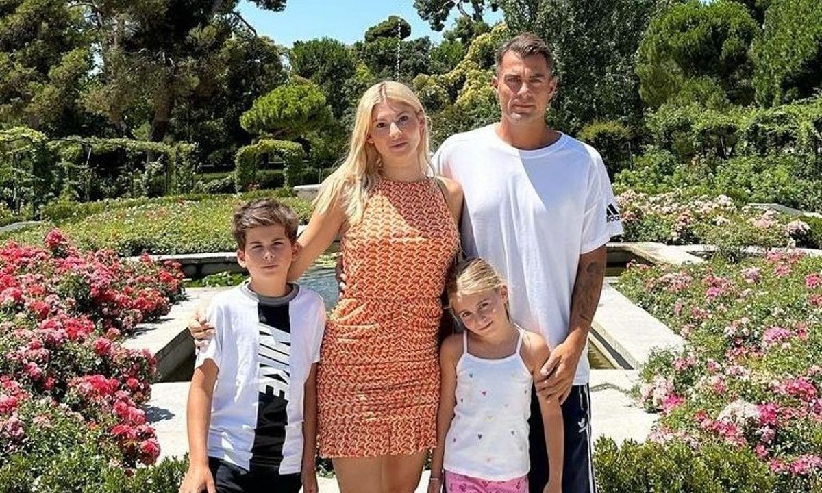 Χανταμπάκης – Πηλιάκη: Μάζεψαν αλάτι με τα παιδιά τους