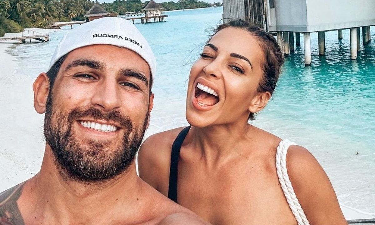 Η Χατζίδου στις Μαλδίβες ποζάρει με τη μαμά του Ετεοκλή