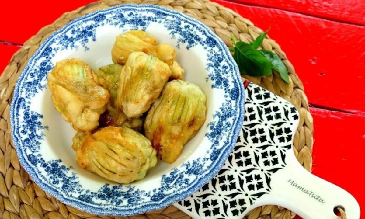 Κολοκυθοανθοί τηγανισμένοι σε κουρκούτι