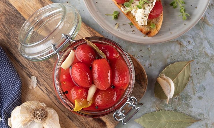 Ντοματίνια κονφί από τον Άκη Πετρετζίκη