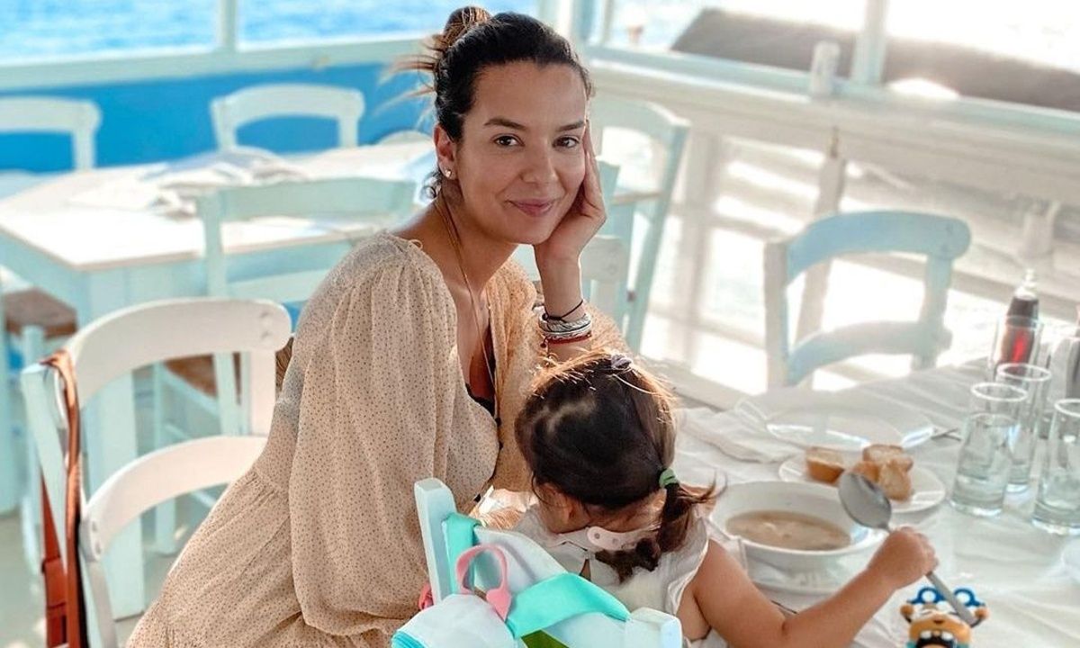 Νικολέττα Ράλλη: Η Σοφία τρώει χοχλιούς μπουμπουριστούς (βίντεο)