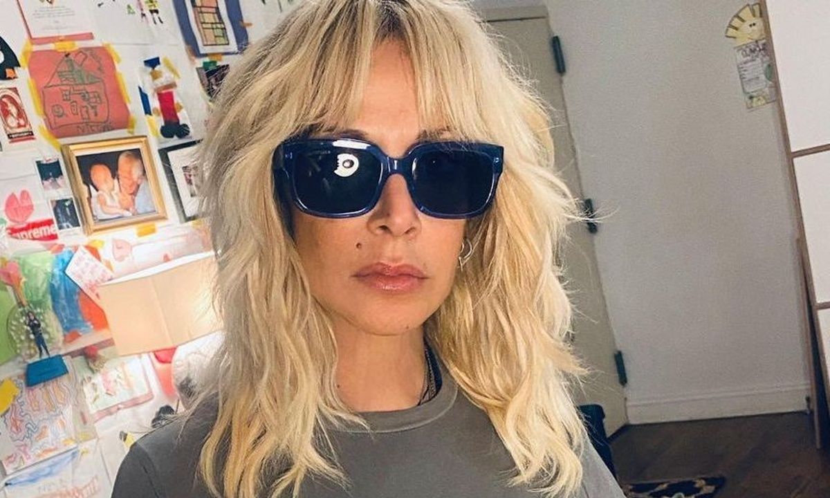 H Βίσση ποζάρει πρώτη φορά με τα φυσικά της μαλλιά και οι φανς τη ρωτάνε αν πήγε 5ήμερη με το Λύκειο