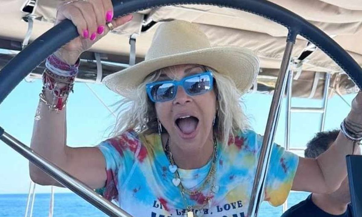 Άννα Βίσση: H φώτο από Παξούς & το epic σχόλιο της Καρβέλα