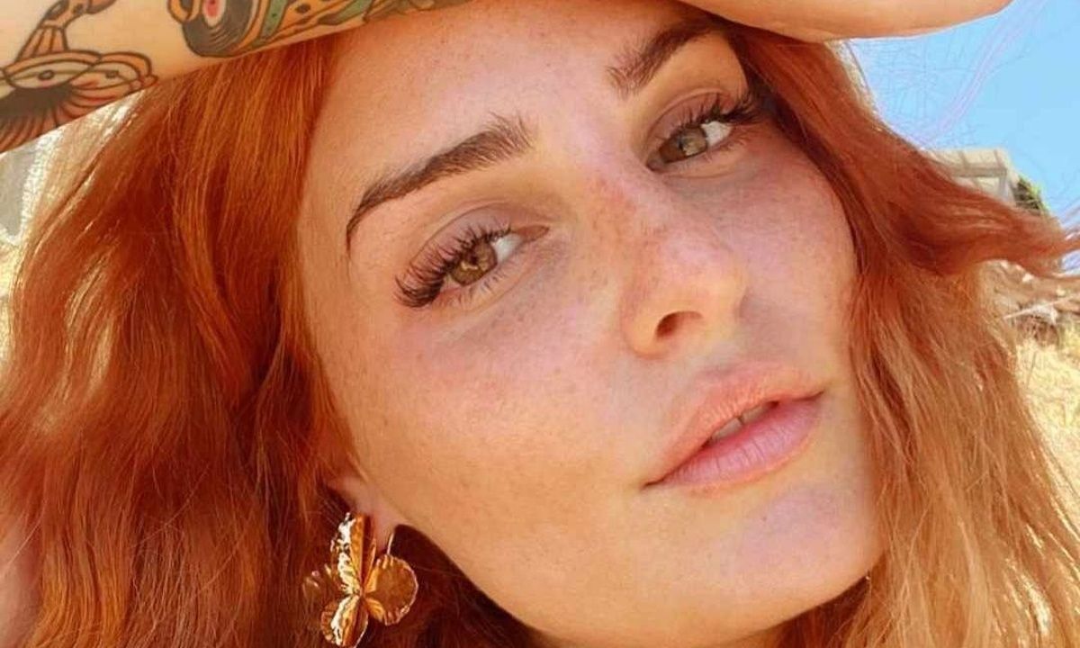Αδυνατισμένη & χωρίς μακιγιάζ η Ε. Νικόλιζα: Οι πόζες με μαγιό και το πλάνο που μοιάζει με τη Σίσσυ