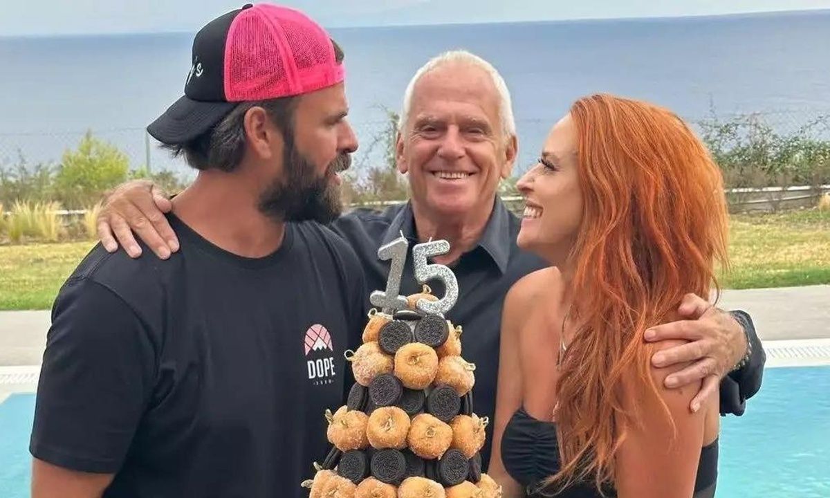 Σούπερ αδυνατισμένη και με αυτό το look γιόρτασε τα 15α εφηβικά γενέθλια του γιου της η Χρηστίδου