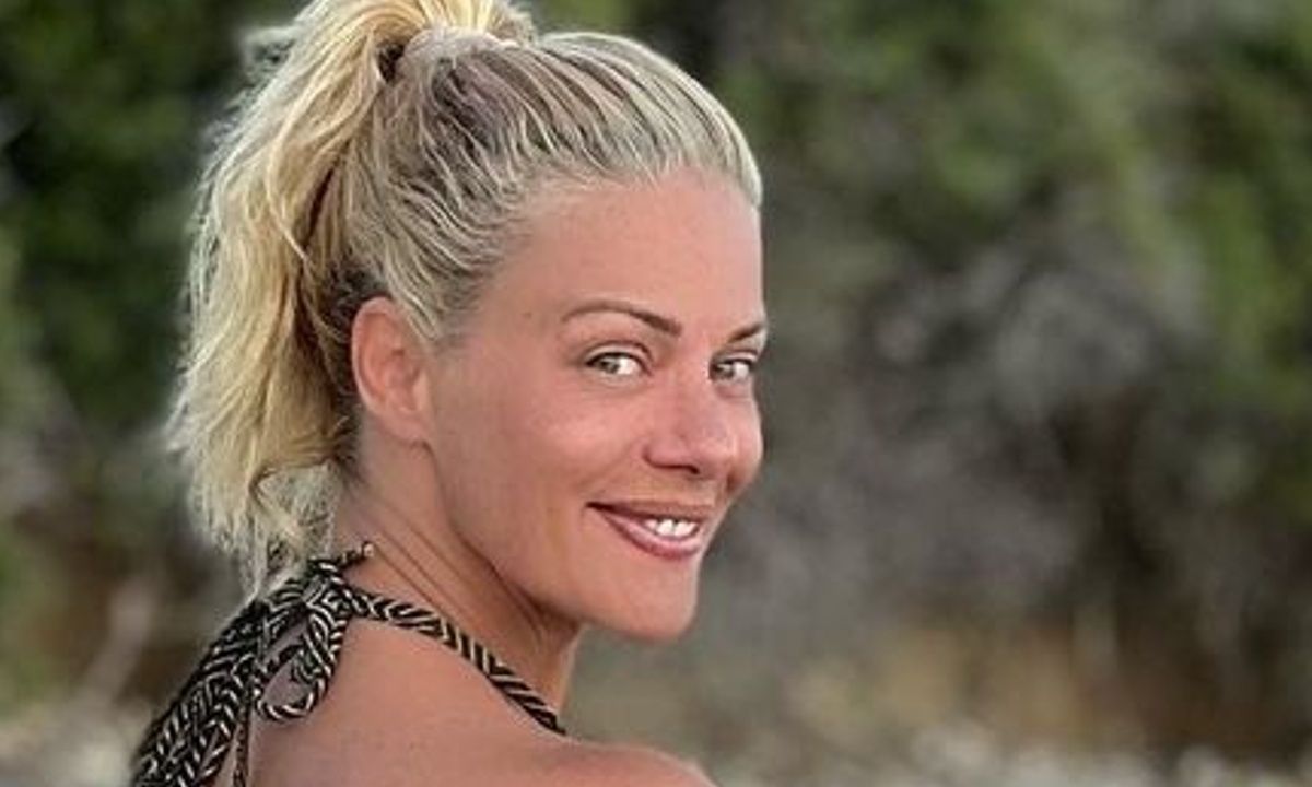 Κορμί λαμπάδα η Μακρυπούλια στη νέα φωτό με μαγιό: Σαν να μην πέρασαν 30 χρόνια από το Ciao Ant1