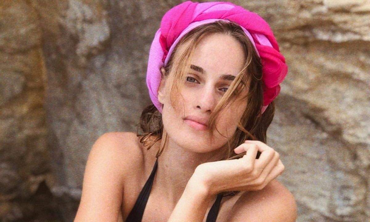 Oι νέες «ανεπανάληπτες» φωτογραφίες της Μαρίας Βοσκοπούλου με μαγιό στο νησί της καρδιάς της