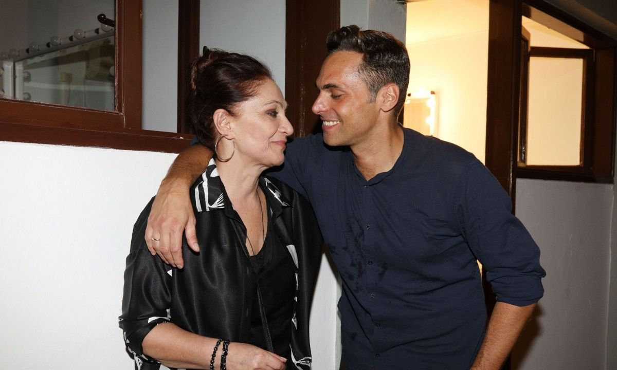 Η cool γιαγιά Φ. Κομνηνού: Από μοιραία γυναίκα του Παπακαλιάτη στο boho look στο γάμο του γιου της