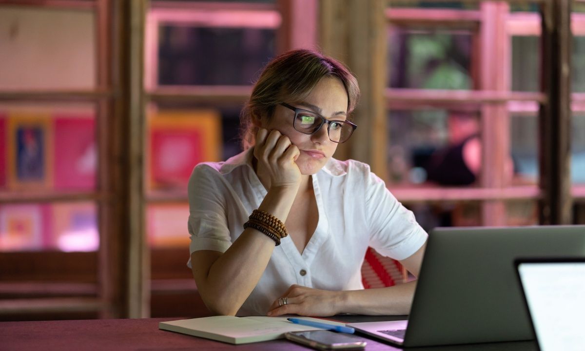 Τα ζώδια που ξενερώνουν με τη δουλειά τους αν απολυθεί ο κολλητός τους