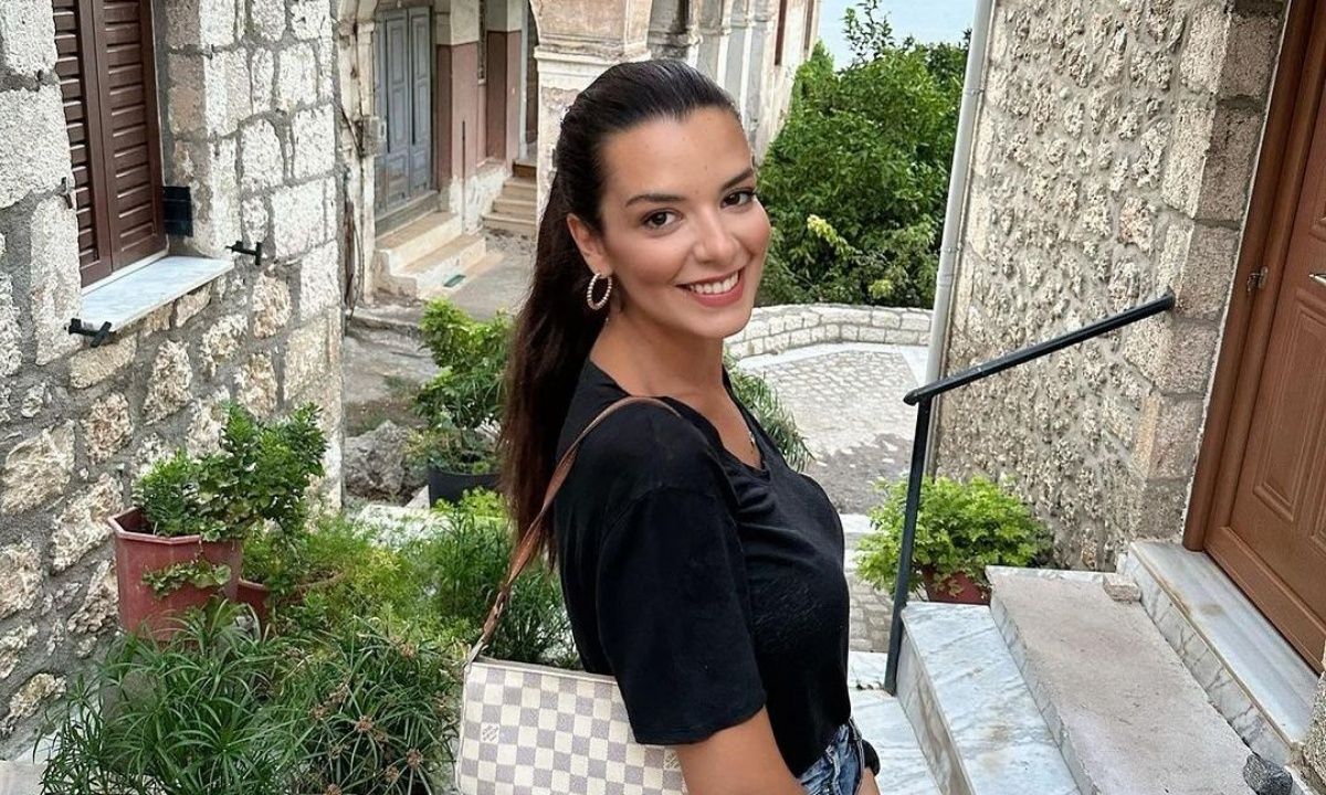 Νικολέττα Ράλλη: Μετρά αντίστροφα για τη βάφτιση της κόρης της