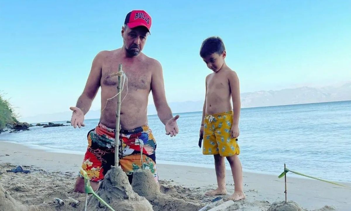 Μάνος Παπαγιάννης: Ο γιος του πουλάει λεμονάδα – Η αστεία ανάρτηση