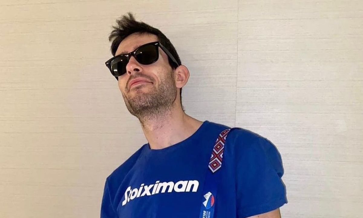 Ποια είναι η γυναίκα που φόρεσε το μετάλλιο του Μίλτου Τεντόγλου;