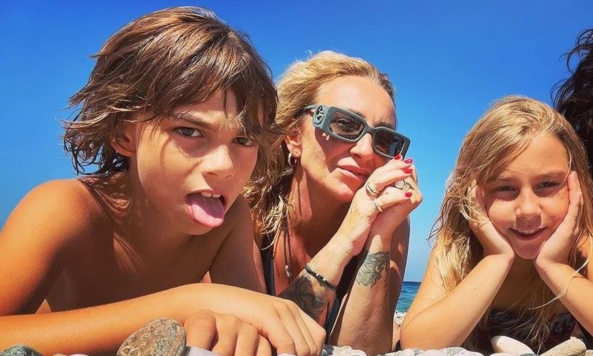 Ρούλα Ρέβη: Οι πρώτες φώτο των παιδιών της μετά τις διακοπές