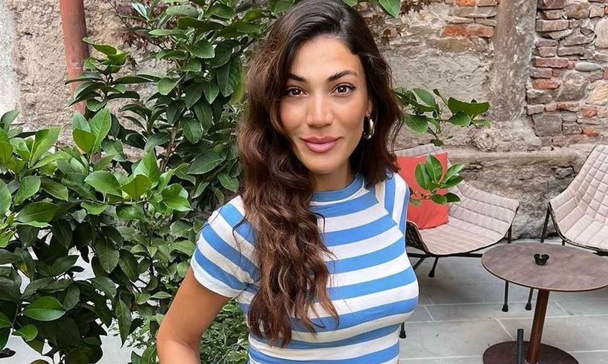 Ήβη Αδάμου: Φόρεσε το παντελόνι που λατρεύει (αλλά μπορεί να φοβάται) κάθε γυναίκα