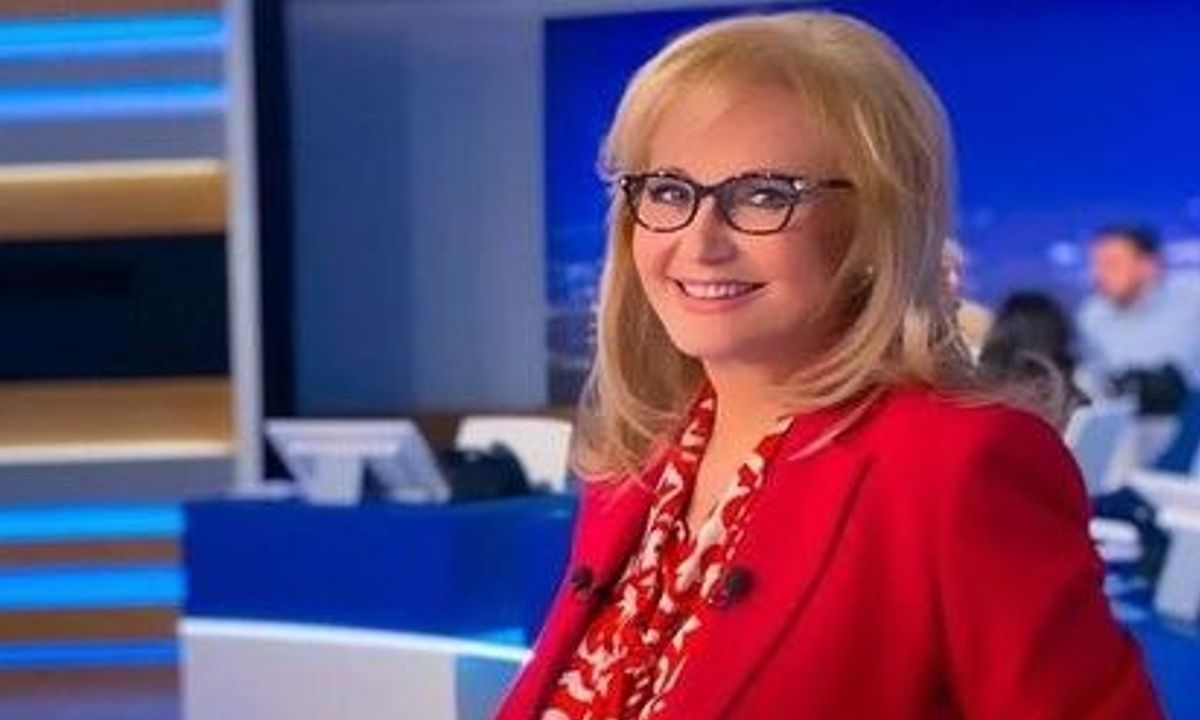 Η Αγγελική Νικολούλη ντύθηκε στα κόκκινα και όλοι μιλάνε για φοβερές αποκαλύψεις