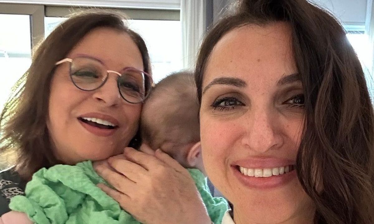 Η Χάρις Αλεξίου έγινε νονά φορώντας το πιο εντυπωσιακό φόρεμα για γυναίκες κάθε ηλικίας