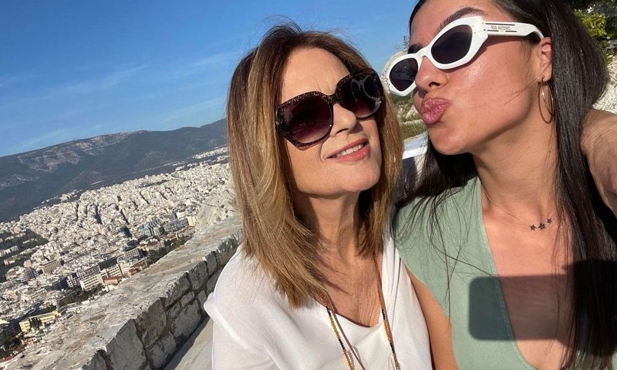 Αχώριστη η Πέγκυ Σταθακοπούλου με τη 19χρονη κόρη της: Τα παρόμοια looks όταν έγιναν νονές