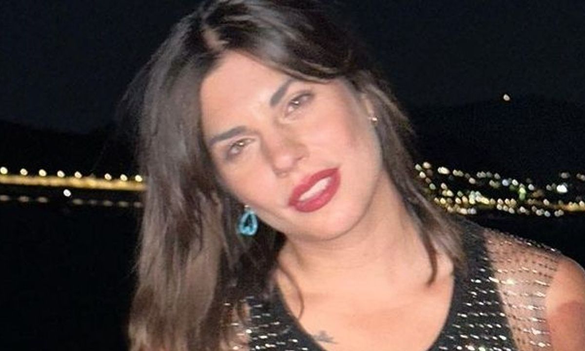 Η Σταυρούλα Χρυσαειδή γιορτάζει & το δώρο του κολλητού της είναι το πιο χρήσιμο για το νέο της σπίτι