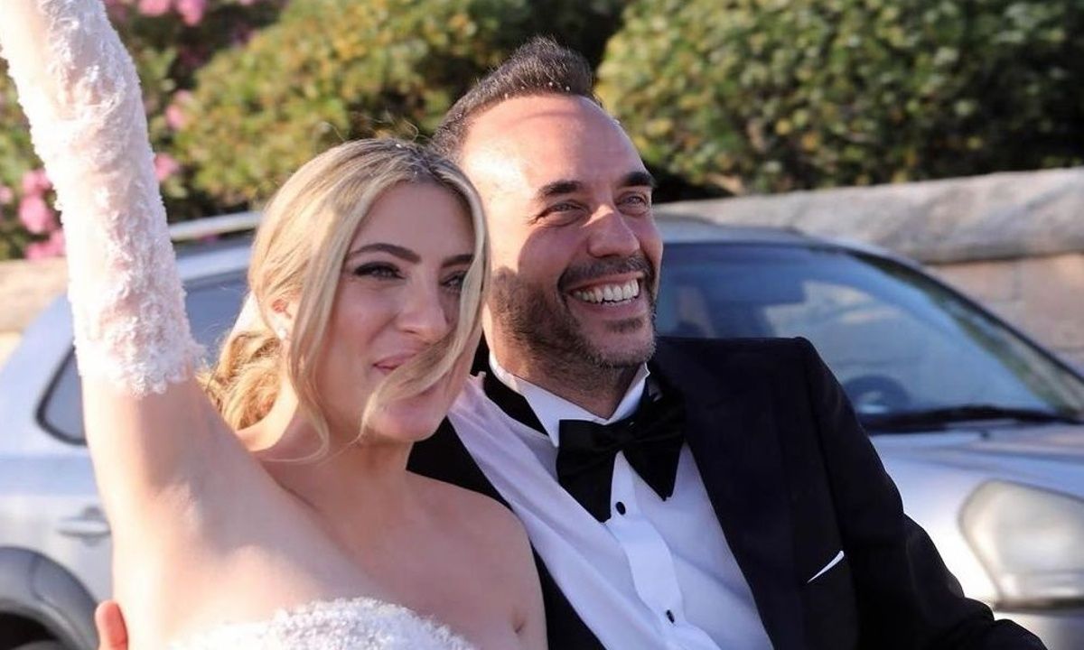 O Μουζουράκης υποδέχθηκε με νέο look την κόρη του ενώ ο Κουσουλός έδωσε την καλύτερη backstage φωτό