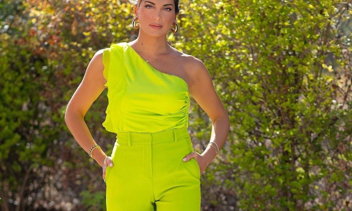 Η Σταματίνα Τσιμτσιλή σου δείχνει πώς να φορέσεις το χρώμα lime