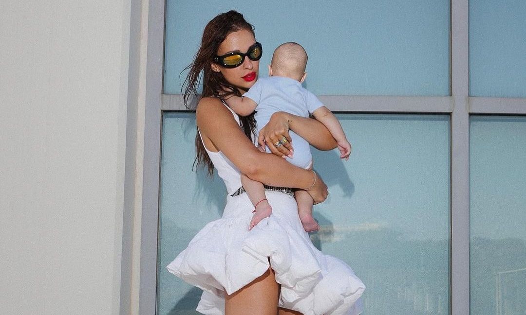 Τρισευτυχισμένη η Φουρέιρα! Ο γιος της έβγαλε δοντάκια & τρώει στέρεα τροφή-Οι φωτό από το γεύμα του