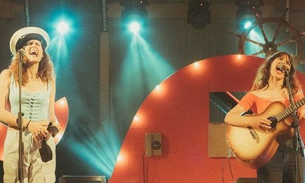 Αδερφές Σκιαδαρέση: Η μοιρασμένη ομοιότητα στους γονείς τους