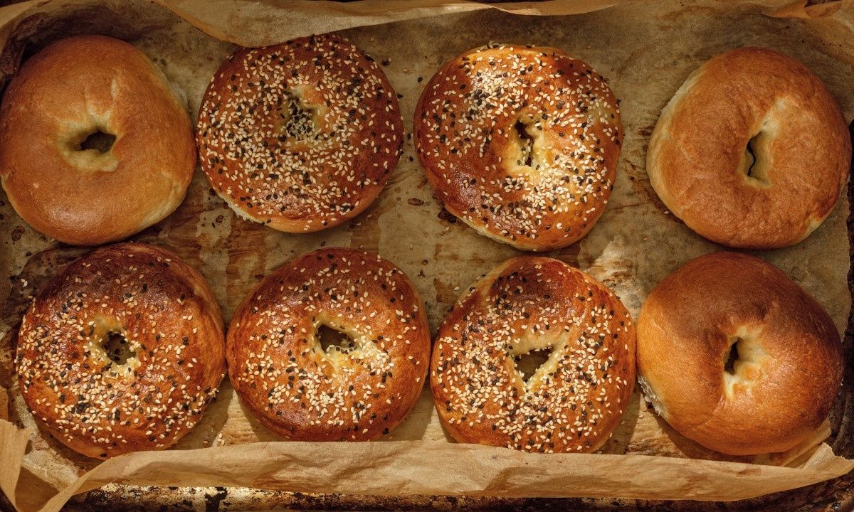 Συνταγή για bagels με τριμμένη παρμεζάνα