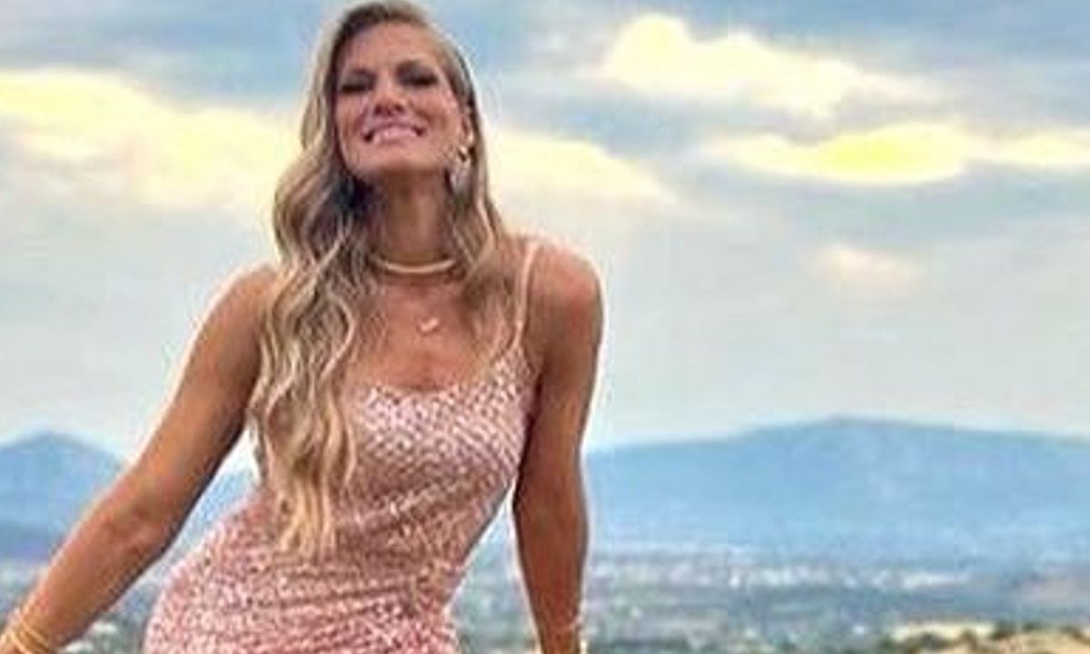 Σάρα Εσκενάζυ: Ο λόγος που έφυγε από τον γάμο Αγγελόπουλου και τα δύο φορέματα που συζητήθηκαν