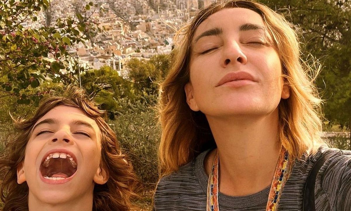 Ρούλα Ρέβη: Με τον γιο της στον Λυκαβηττό