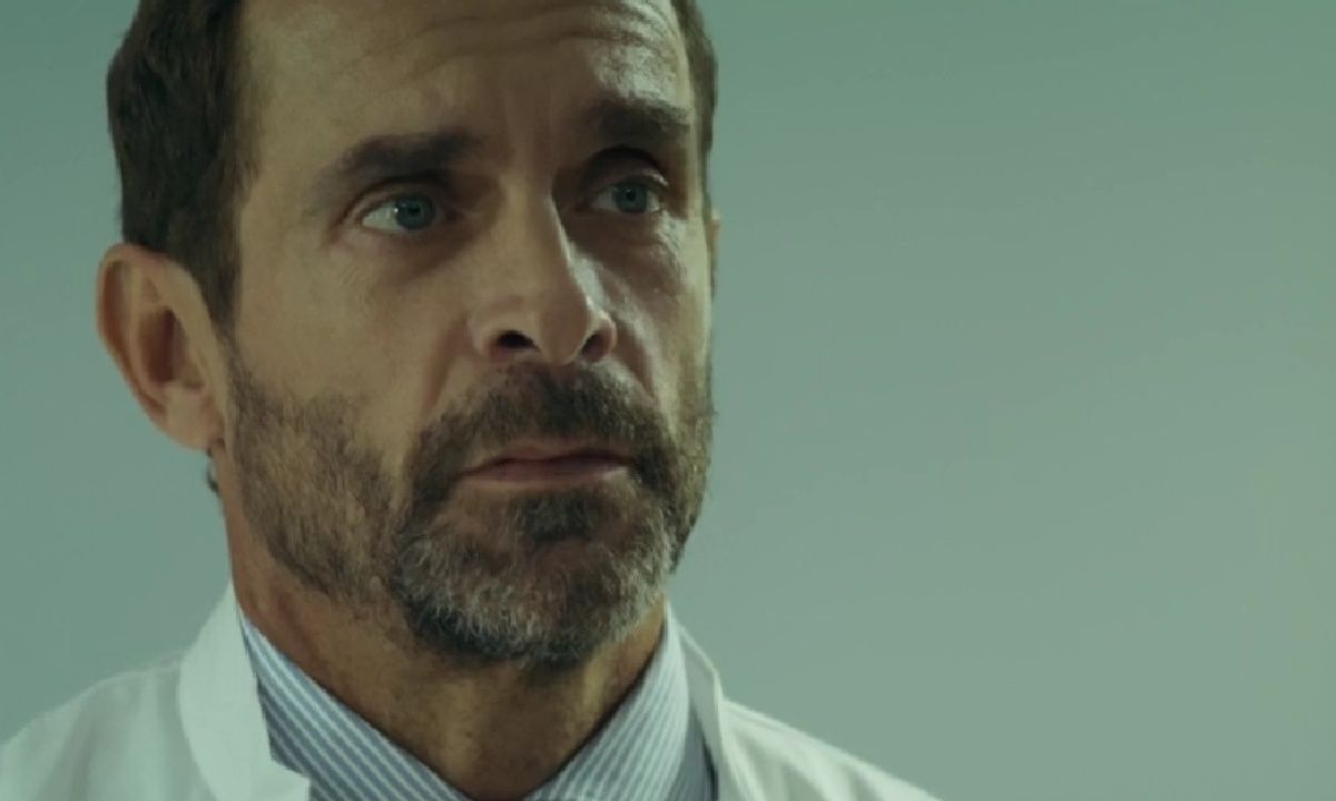 O Μαρκουλάκης ως #giatros σάρωσε στο Twitter και στην τηλεθέαση