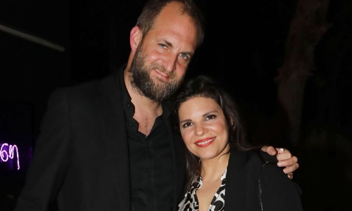 Μαρίνα Ασλάνογλου & Δημοσθένης Πέππας βλέπουν Ψυχοκόρες στο φιλόξενο σπίτι τους στην Κηφισιά