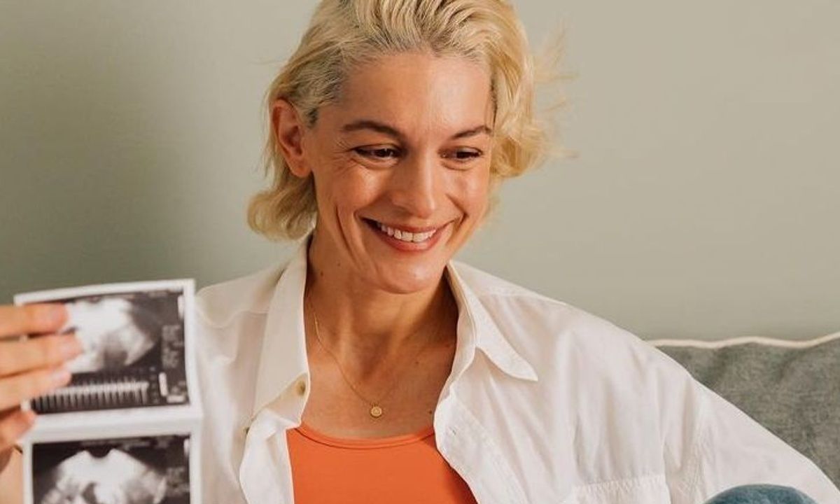 Πλάνα από το minimal σπίτι της Γιούλικας Σκαφιδά στο οποίο ετοιμάζεται να υποδεχτεί τον μικρό Αγγελή