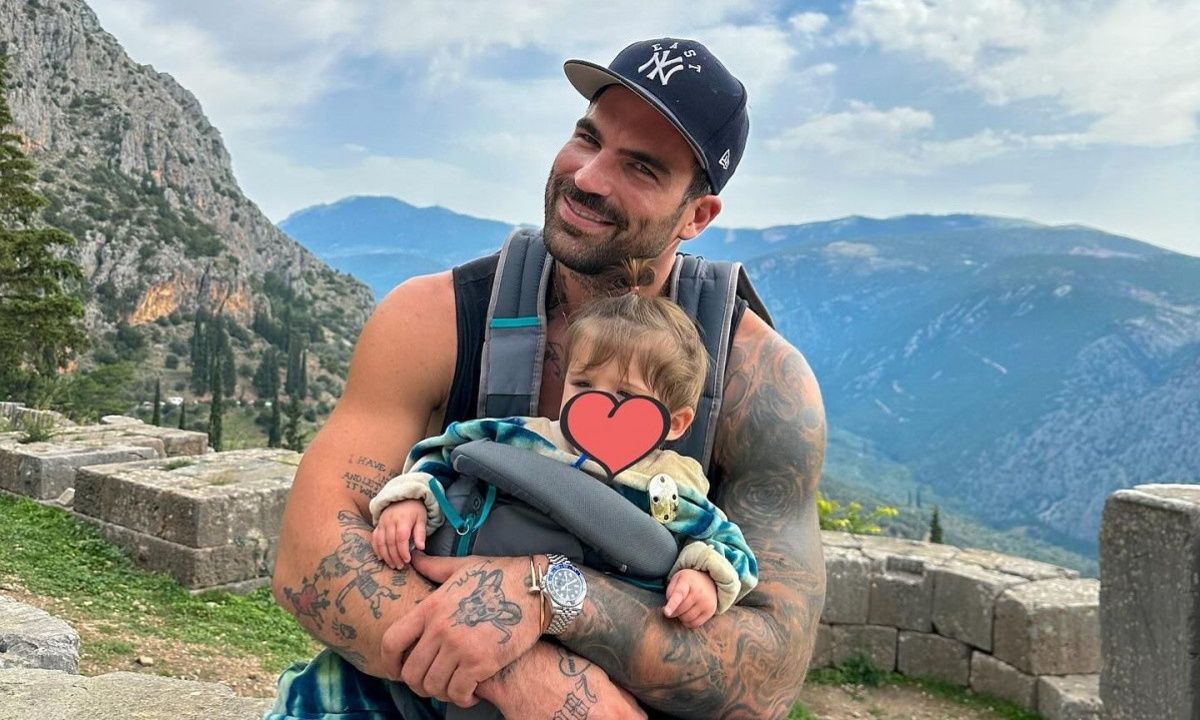 Δημήτρης Αλεξάνδρου: Τρώει και ντύνεται παρέα με τον γιο του