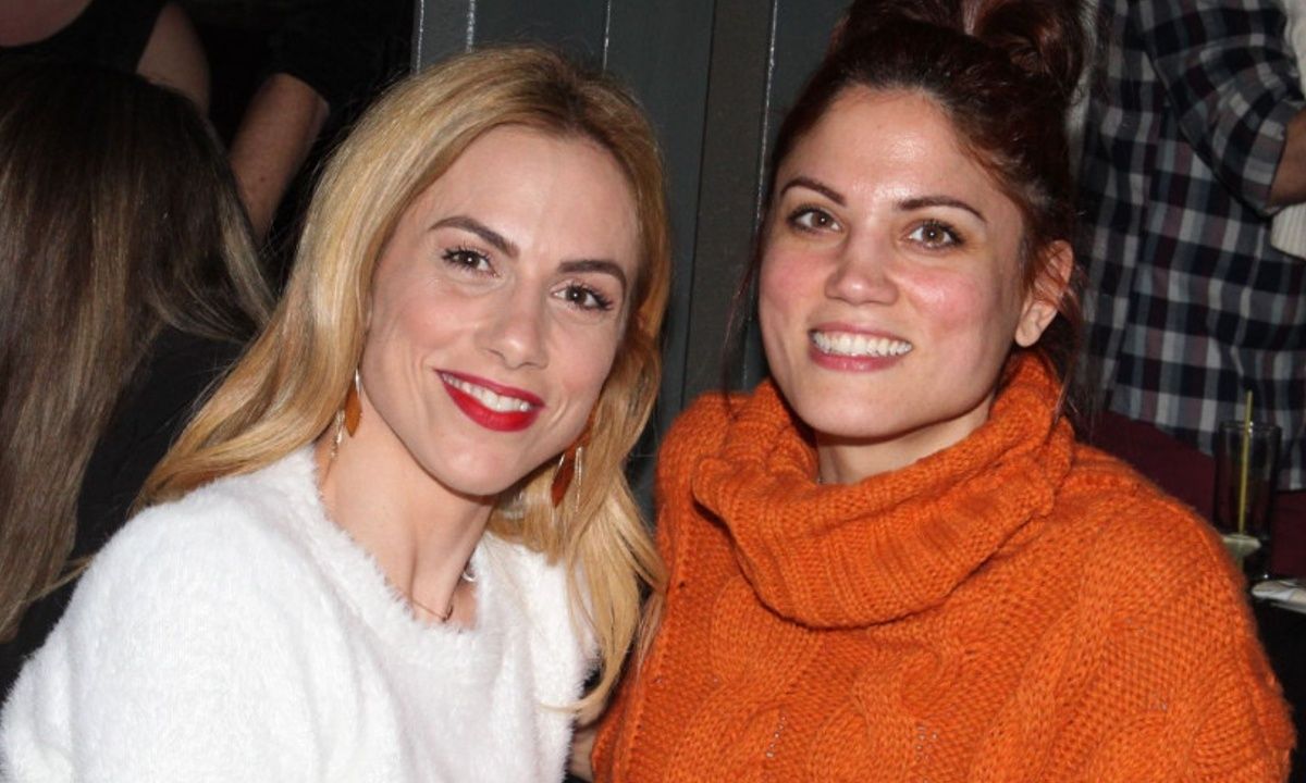 Το hot μαύρο φόρεμα της Ντορέττας και η στήριξη της Μαίρης Συνατσάκη στην κολλητή της