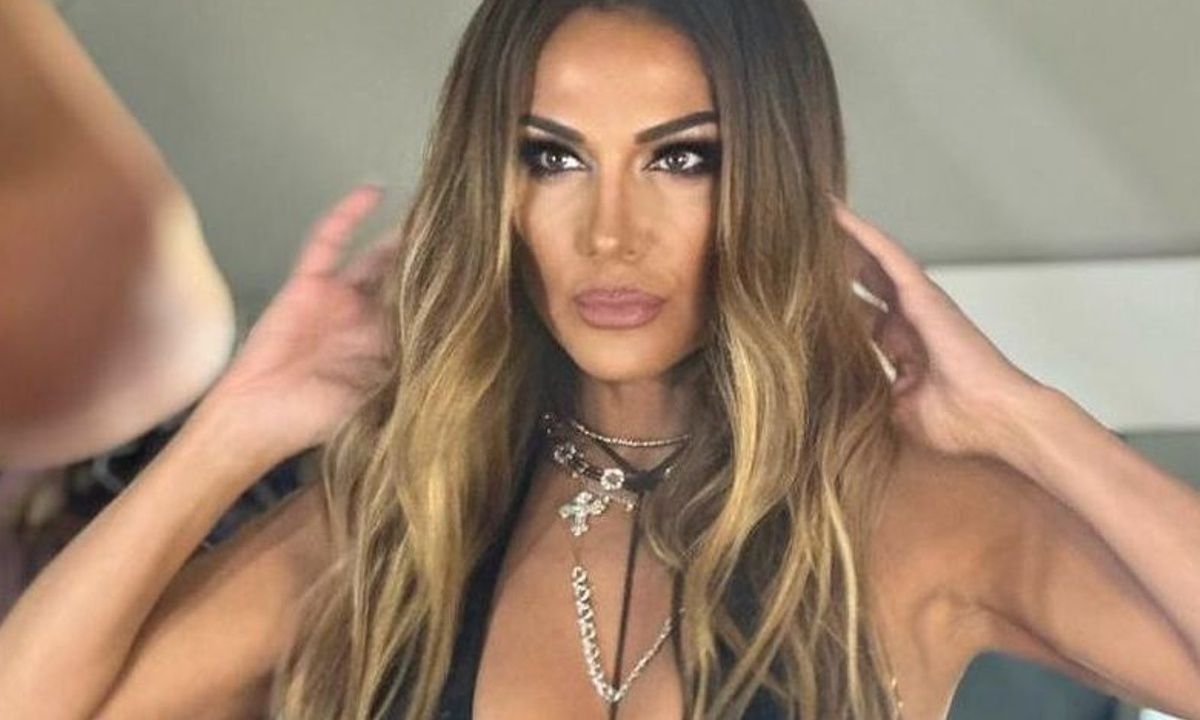 Η όλο νόημα αφιέρωση της Δέσποινας Βανδή αποθεώθηκε από όλες τις γυναίκες & αυτός είναι ο λόγος