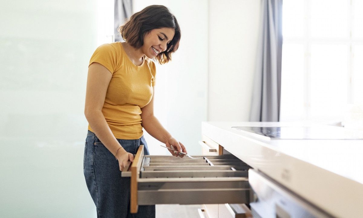 Τακτοποιήστε τα συρτάρια της κουζίνας με 3 απλά βήματα