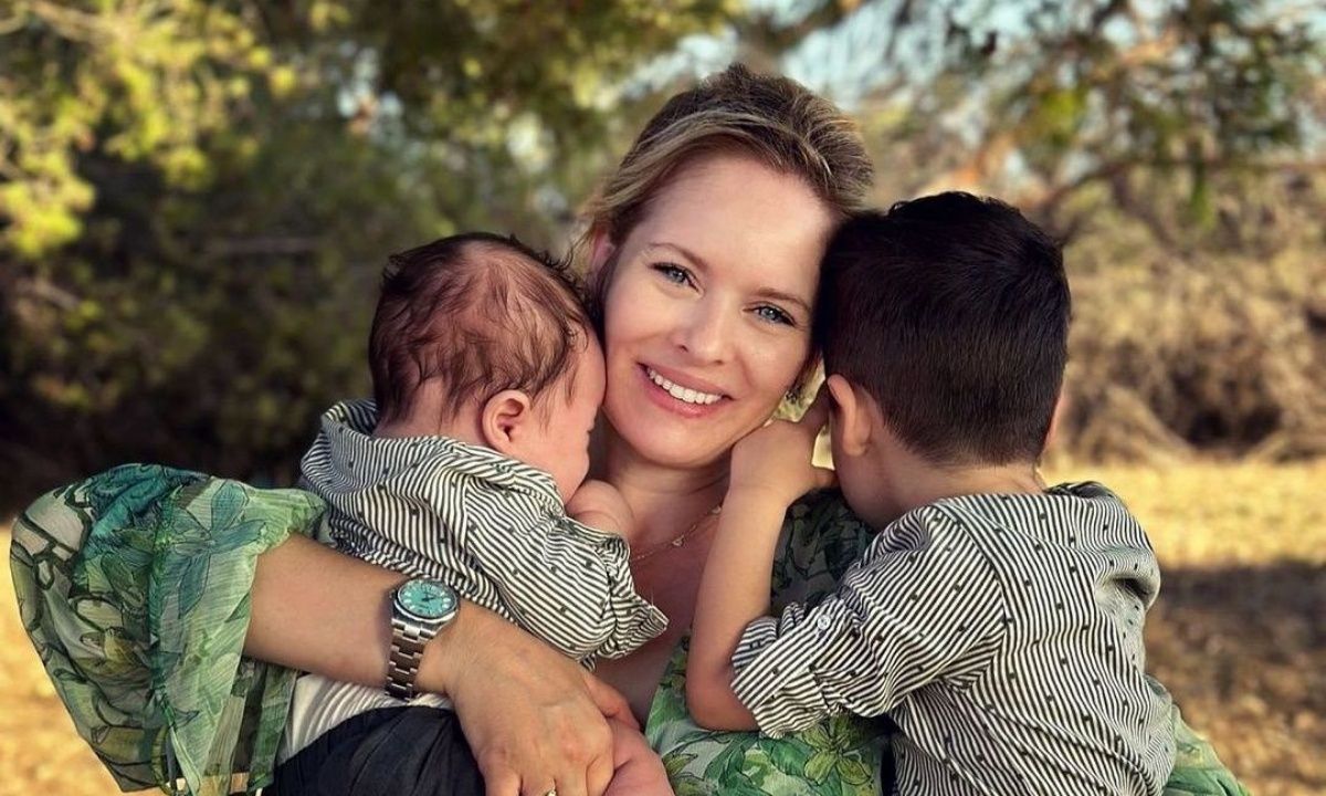 Ανίτα Μπραντ: Καροτσάδα με τα «Χριστοπουλάκια»