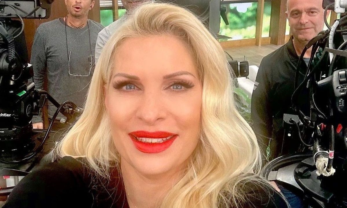 Μενεγάκη: Ποζάρει με τα ψεγάδια της και δείχνει τι πρέπει να αλλάξει