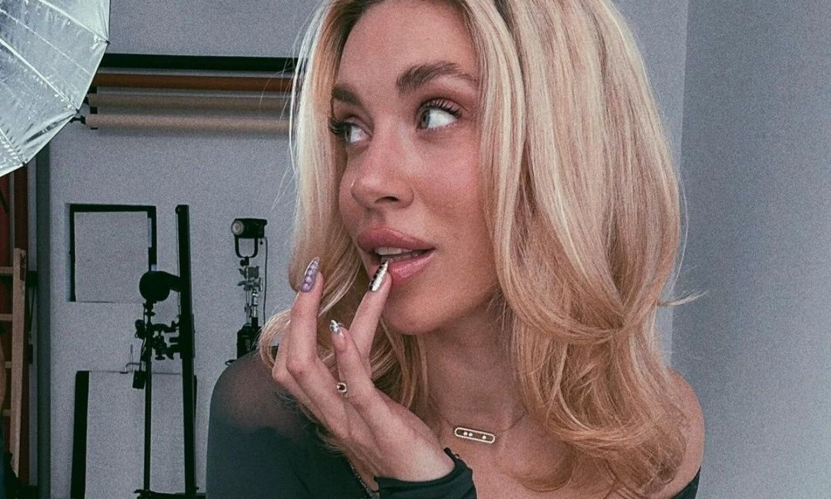 Γαρυφαλλιά Καληφώνη: Δείχνει το τέλειο γαλλικό μανικιούρ